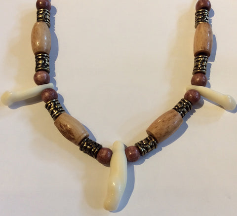 Necklace with 3 Small Bear Teeth (B)