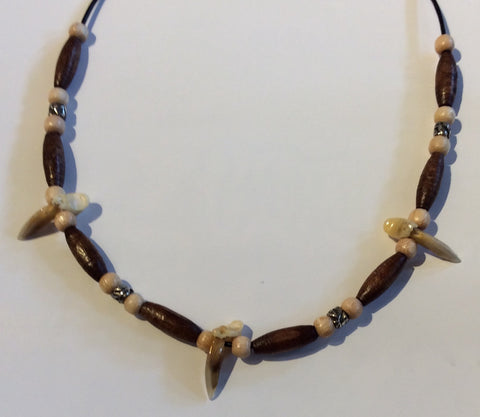 Necklace with 3 Fox Claws (E)